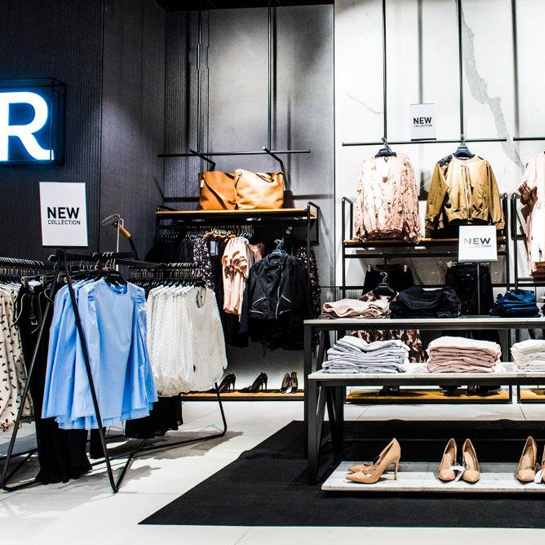 Aprojektowanie i montaż mebli sklepowych