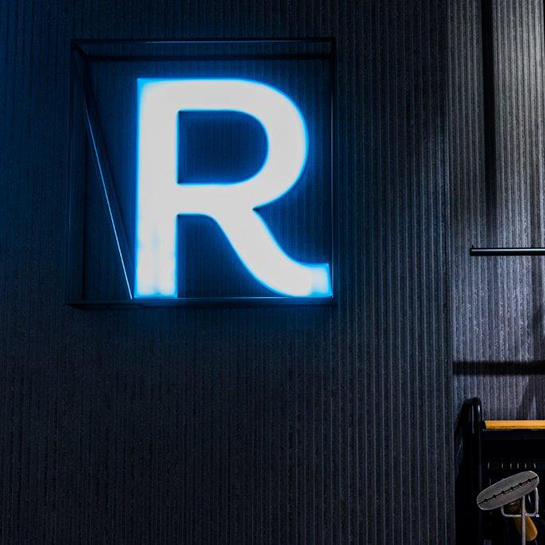 Aprojekty mebli sklepowych Reserved