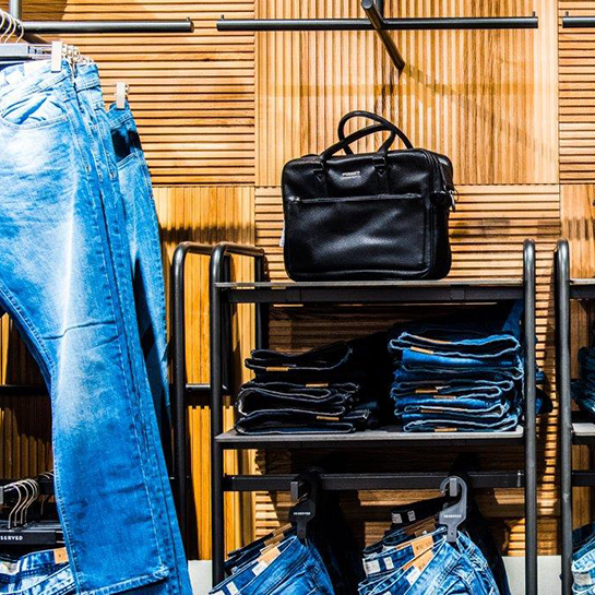 AErgostore - projekt i produkcja mebli sklepowych