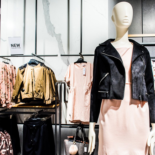 Aprojekt produkcja montaż mebli sklepowych