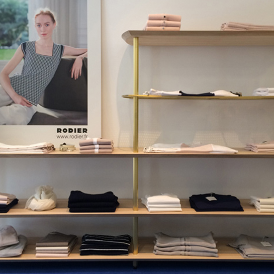 Aprodukcja i projektowanie mebli sklepowych Rodier