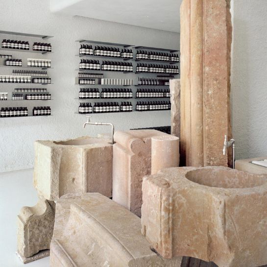 AHiperlokalność, a produkcja sklepów - jak tworzyć meble odzwierciedlające lokalną kulturę i estetykę